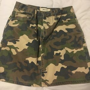 Gap skirt